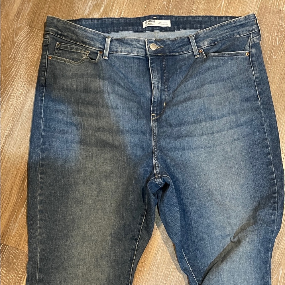 Signature Cold Levi Strauss Totally Shaping High-Rise Flare Jeans